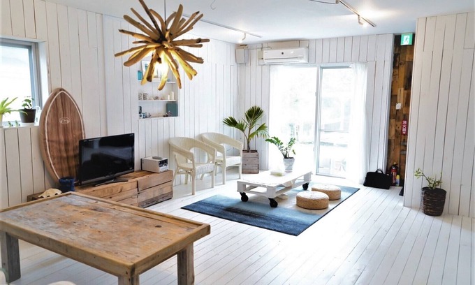 Igei House | Coastal Retreat: 3 Min to Beach, Pool, Garden BBQ & More!