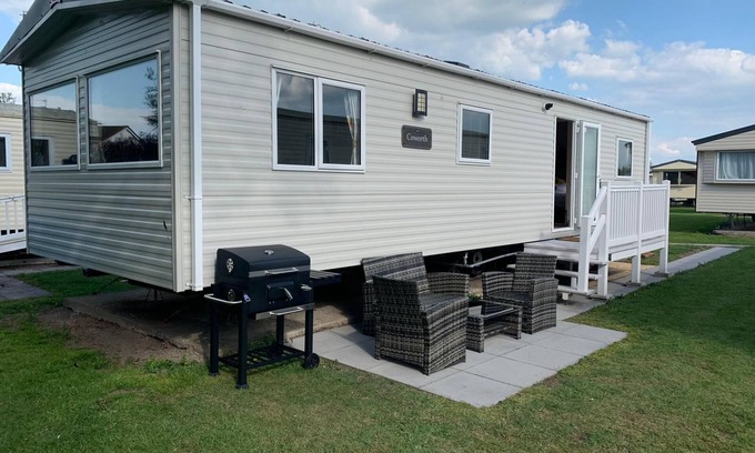 Burnham-on-Sea House | Inviting New Abi Coworth Caravan in Burnham on Sea