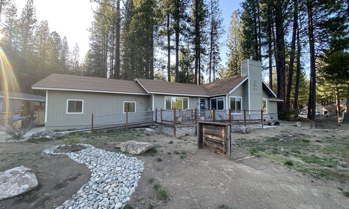 Plumas Eureka Estates House | Pet-Friendly 3 Bedroom Home with Golf Course Views
