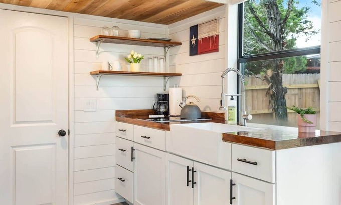 Dripping Springs Cabin | Charming Tiny House #2 at Infinity Ranch - Pet & Child Friendly