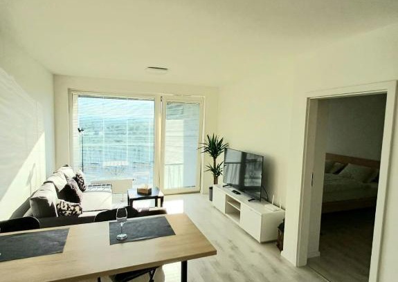 Ruzinov Apartment | Cozy Apartment with Garage, 5 Min from Airport - Rated 9.5