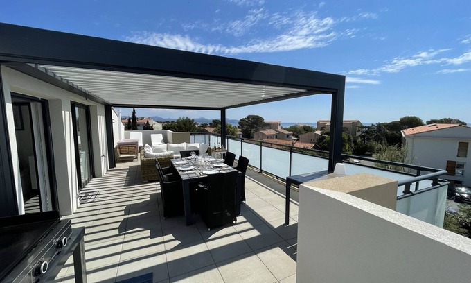 Saint-Aygulf Apartment | Inviting Rooftop Retreat with Ocean View and Pool Access