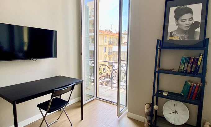 Liberation Apartment | Cozy Air-Conditioned Studio in Libération District