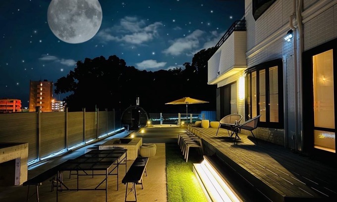 Hakata-ku Villa | New!AirportHills 1400 sq.m. Open-air bath with spectacular view 1 building, 2nd floor private parking 3 BBQ pets allowed