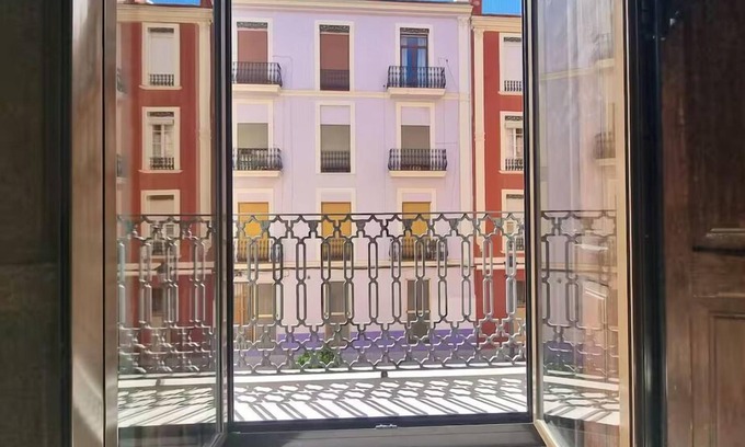 El Botanic Apartment | New and centrally located designer apartment