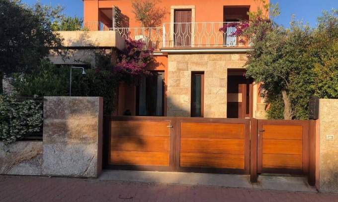 San Teodoro City Centre Villa | Comfortable Villa with Spa and Breakfast - Guest Rated 9.8