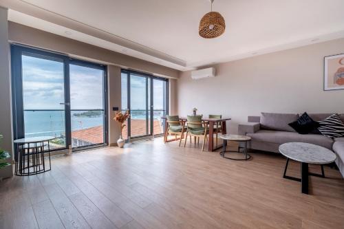 Kabatas Apartment | Modern Flat with Sea View - Pet Friendly & Family Welcome