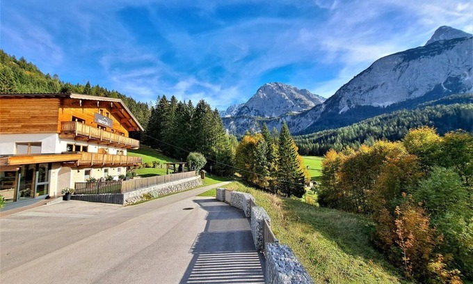 Ehrwald Apartment | New Apart at Zugspitze: Spa, Hot Tub & Outdoor Bliss