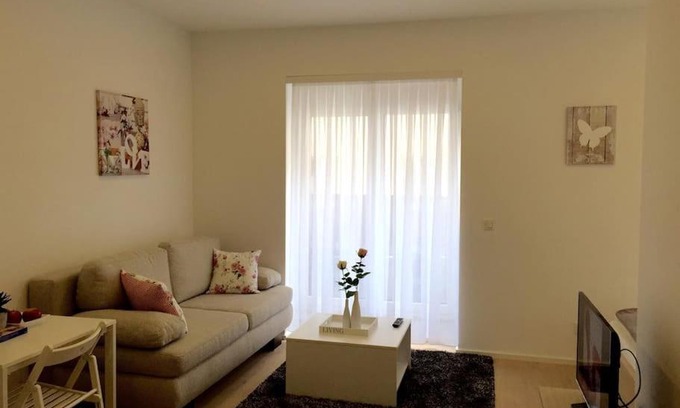 Hernals Apartment | Modern Apartment Just 10 Minutes from Downtown - Family Friendly