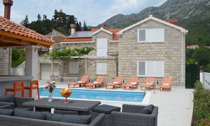 Rozat Apartment | NEW apartment for 6 with pool and barbecue