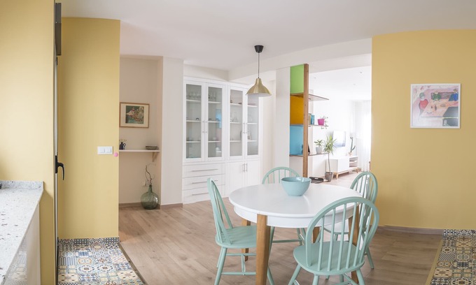 Catasol Apartment | Prime Central Apartment with Spa and Family-Friendly Amenities