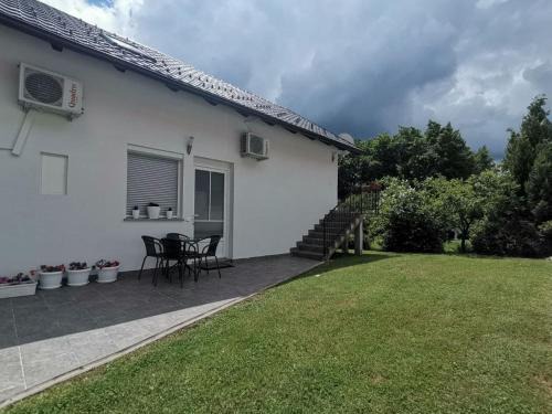 Catrnja Apartment | Cozy Apartment Close to Plitvice Lakes - Child Friendly Stay