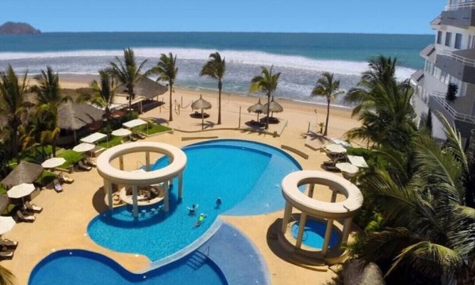 Quintas del Mar Apartment | Beachfront Retreat at Quintas del Mar II with Stunning Views