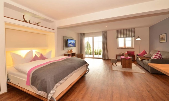 Bolsterlang Apartment | Modern Apartment "silberDISTEL" Near Ski Slopes & Pool