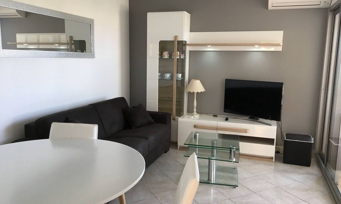 Plaine de la Brague Apartment | Oceanfront T2 Apartment with Pool & Garage - Rated 9.4