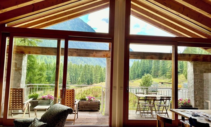 Pontresina Apartment | New apartment with breathtaking views, direct access to cross-country ski trails
