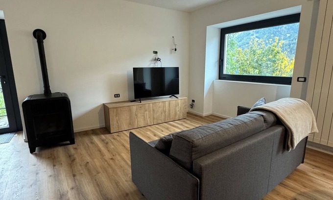 Villa Dalegno Apartment | New apartment with panoramic view for 5/6 people 1km from Ponte di Legno