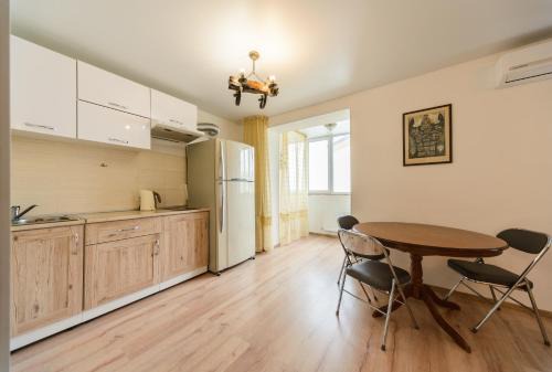 Lesniki Apartment | Convenient Apartment Near Kyiv Airport for Family Stays