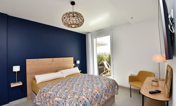 Royan Apartment | Beachfront Apt. for 4 with Pool and Ocean Views