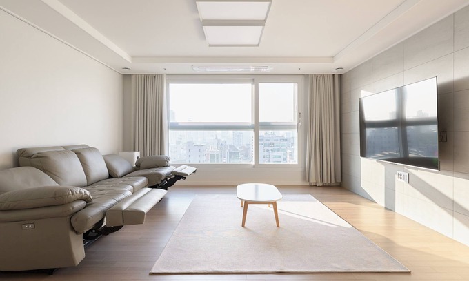 Jongno-dong Apartment | Modern Apartment with Seoul Tower View in Jongno