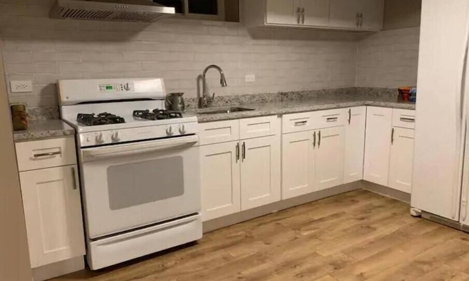 Chicago Apartment | Inviting Apartment with Private Entrance & Breakfast Included