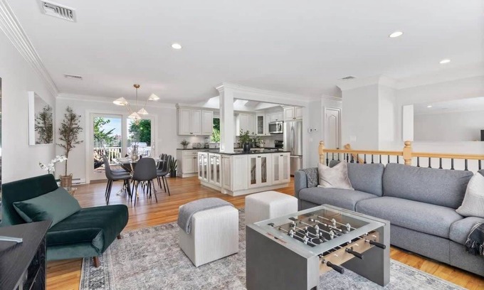 Cove - East Side - Shippan House | Pet-Friendly Beach Home near Stamford Downtown & Shippan