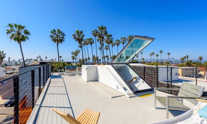 Ocean Beach House | Cozy New Beach House with Ocean View, Steps to Sand