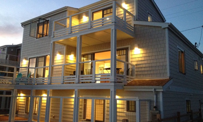 Goleta House | Coastal Haven: New Beachhouse with Panoramic Ocean Views