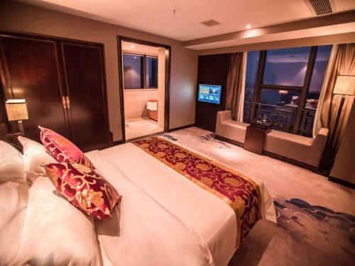 Hongshan Hotel | Discover New Beacon Chuyu Hotel with Family-Friendly Amenities