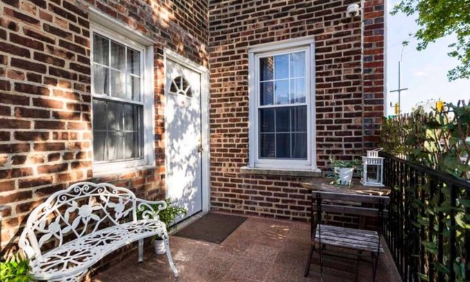 Queens Apartment | New! Stylish 2 Bedroom Apartment on Main St with Pool