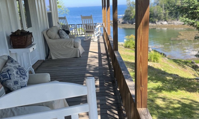 Bailey Island Cottage | Cozy Oceanfront Cottage with Spa and Scenic Sunsets