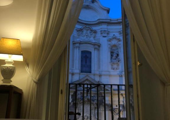 Rione VIII Sant'Eustachio Apartment | Explore the Elegance of Bellissimo PalazzoFranchi Pantheon