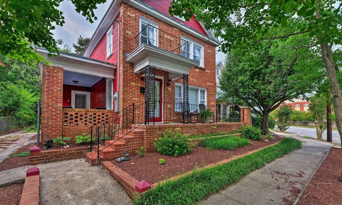 New Bern House | New Bern Getaway with Yard, Grill & Top Guest Rating