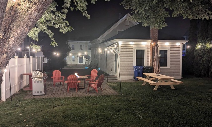 Bristol House | NEW, Big Home, Fun Yard, centrally located. BRISTOL'S PORTSIDE RETREAT!