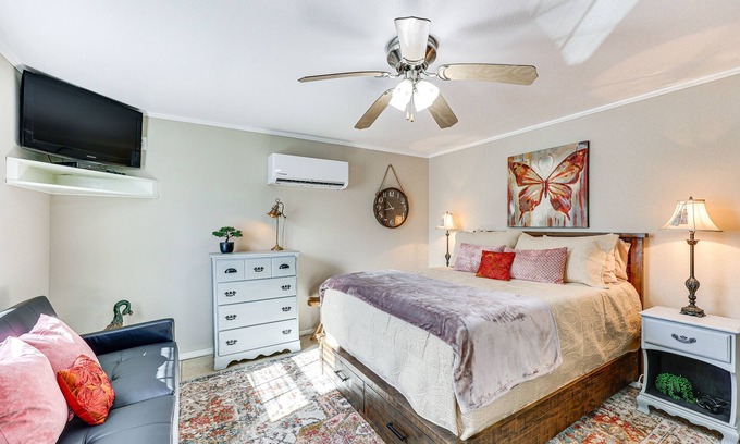 New Blaine Apartment | New Blaine Studio - Steps from Lake Dardanelle!