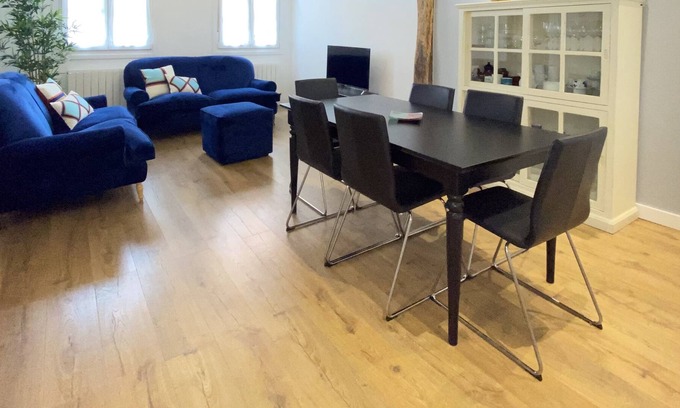 Iturrialde Apartment | Stylish Apartment in El Casco Viejo With Ocean View