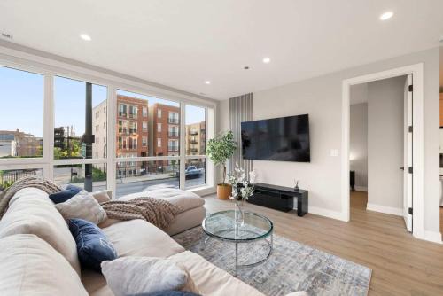 Tri-Taylor Apartment | New Build in Pilsen Spacious 2 Bed 2 Bath Unit