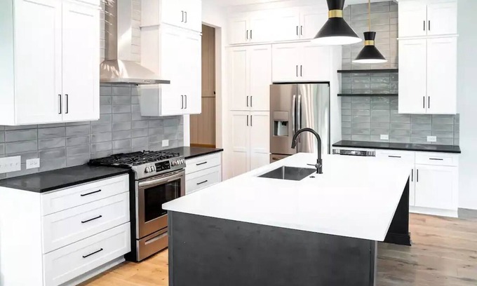 Charlotte House | Modern Home with Kitchen - Perfect for Family Getaways