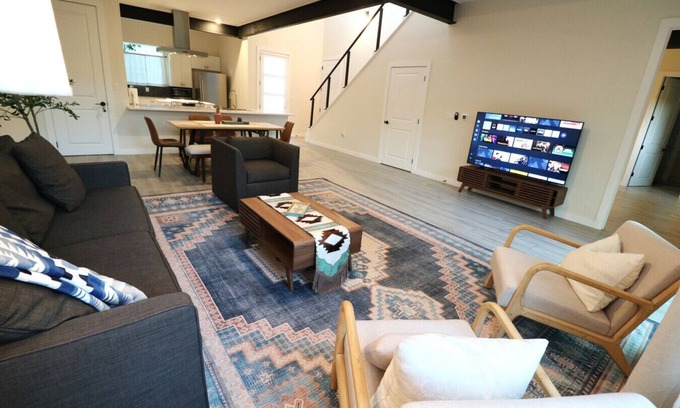 MLK House | New Build/ Munson Retreat 3 King Suites