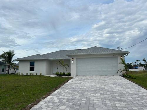 Jacarandas House | New Build With Heated Pool! Perfect for 2 families!