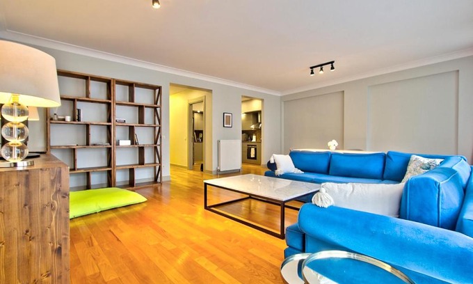 Cihangir Apartment | Modern Hotel with Balcony & Child-Friendly Amenities