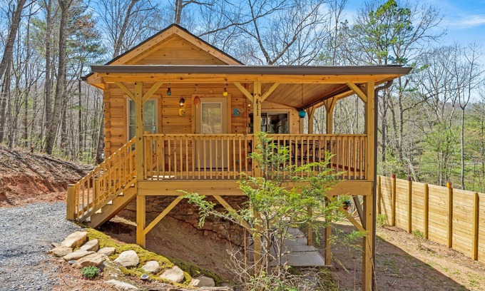 Swannanoa Cabin | Inviting Cabin Near Asheville with Mountain Views & Spa