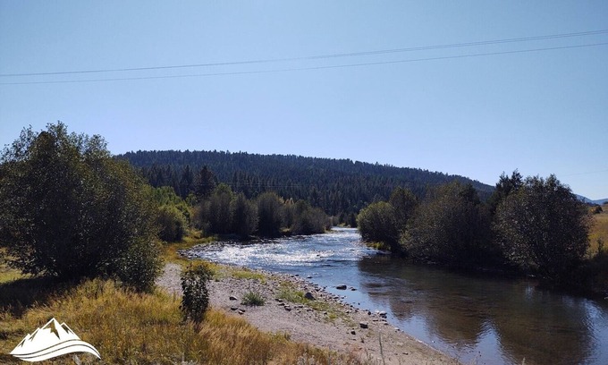 Ovando Cabin | New Cabin Retreat: Sleeps 8 with Mountain Views & Waterfront