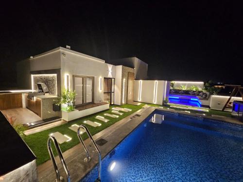 New Cairo Hotel | Unwind at New Cairo's Relaxing Poolside Oasis