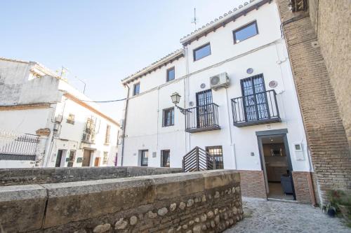 Beiro House | Family-Friendly Aljibe Albaicín House with Hot Tub