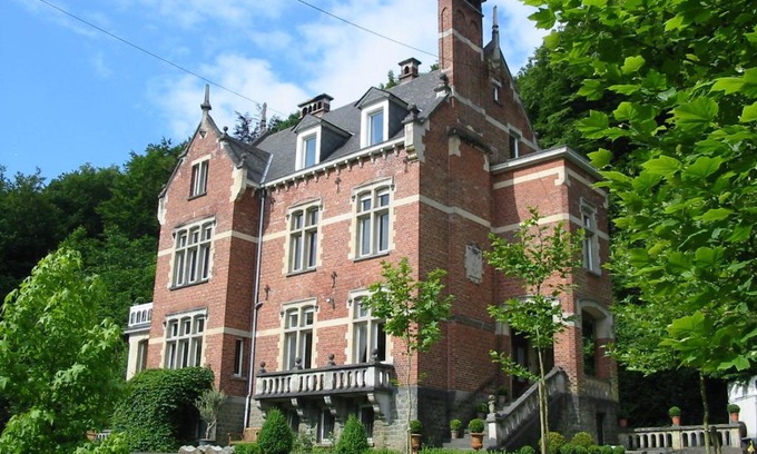 Spa House | New-Castle: Guest Rated 9.6 with Complimentary Breakfast