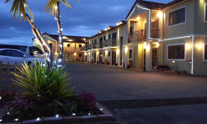 Rotorua Hotel | New Castle Motor Lodge: Family-Friendly with Hot Tub Access