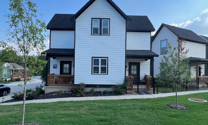 Fayetteville House | Exceptional New Centennial Park Smart Home with Courtyard