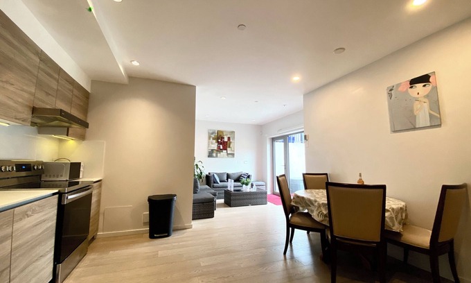 Hollyburn House | New Central Ambleside Garden suite in We st Van couver