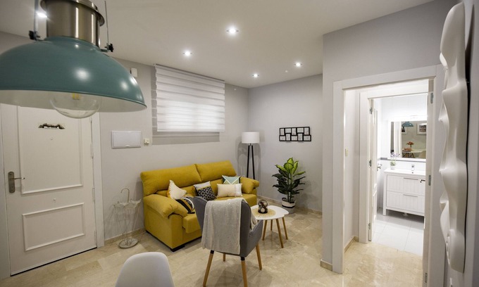 Zaidin Apartment | Serene Getaway at Apartment Majestic Alhambra, Central & Quiet